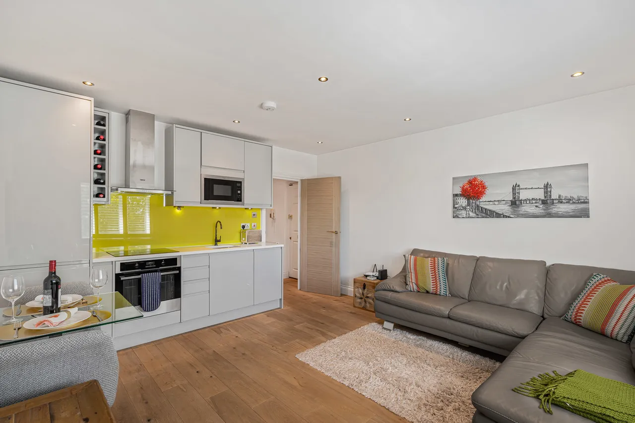 2 bed flat for sale, Glamis Place, London, E1W