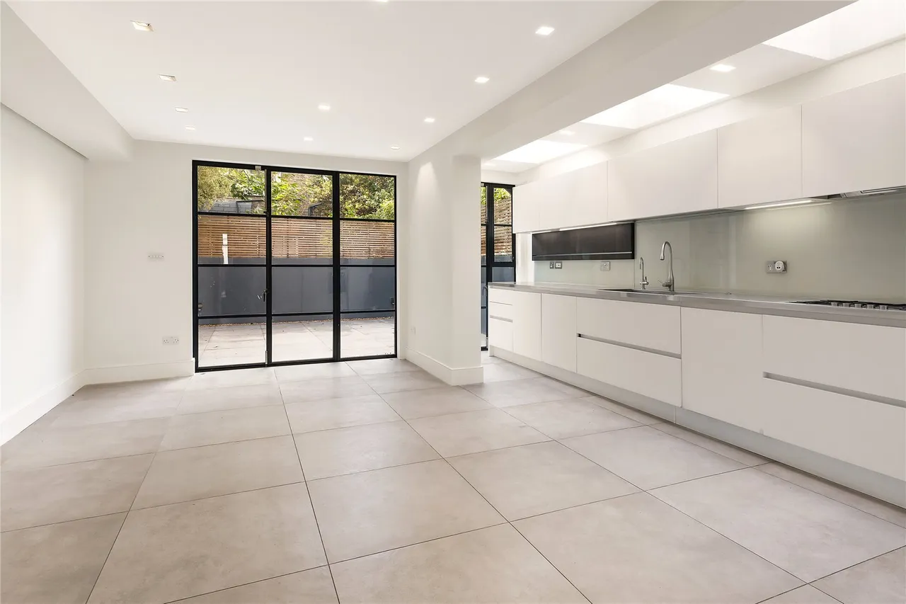 Cupar Road, London, SW11, photo 2