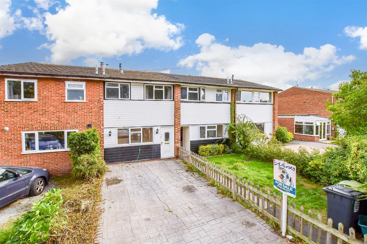3 bed house for sale, New Road, Ditton, ME20