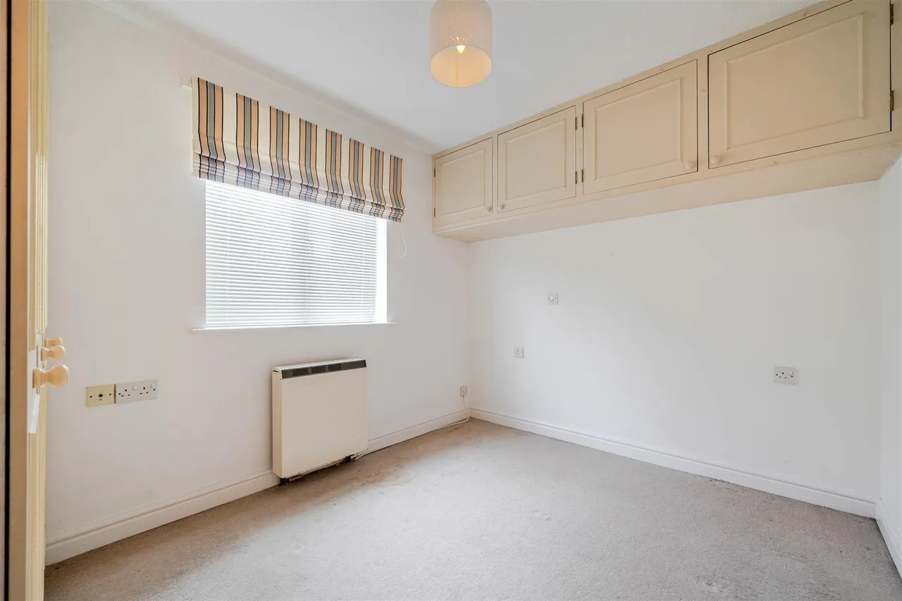 Hinderton Road, Neston, CH64, photo 6