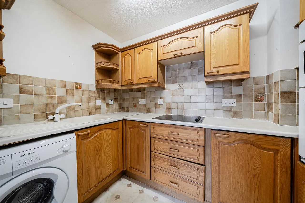 Hinderton Road, Neston, CH64, photo 4