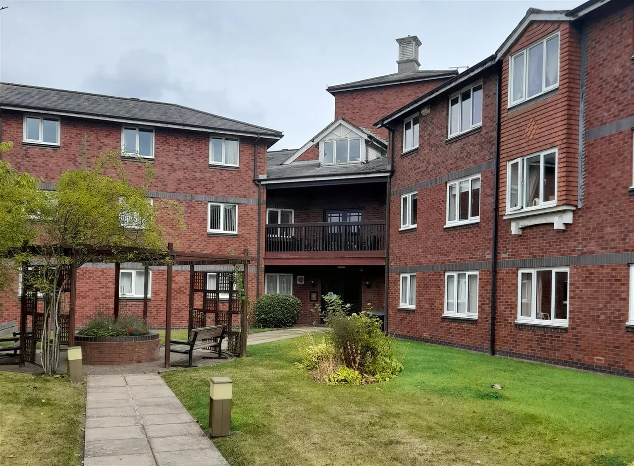 Hinderton Road, Neston, CH64, photo 11