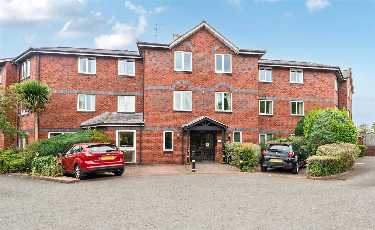 2 bed flat for sale, Hinderton Road, Neston, CH64