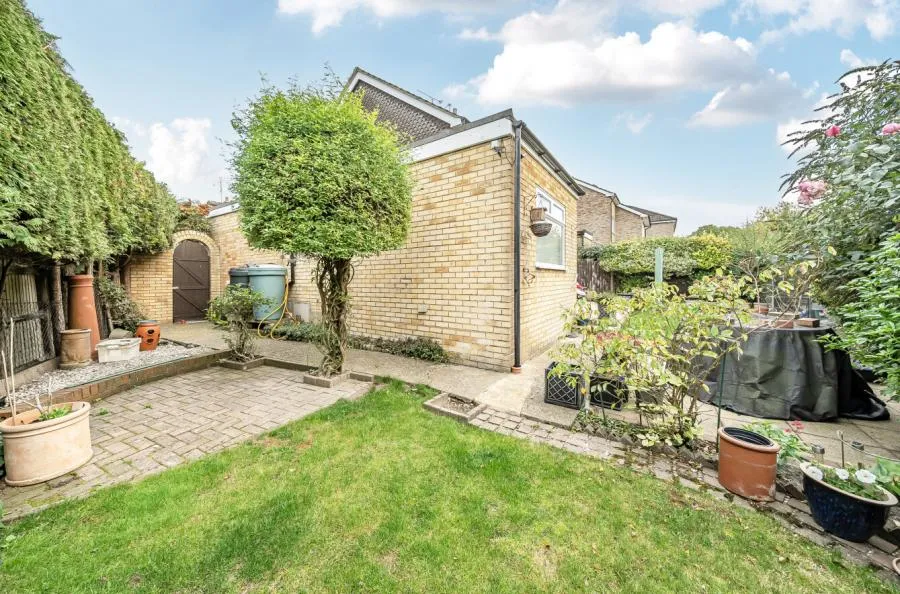 Mentmore Crescent, Dunstable, LU6, photo 13