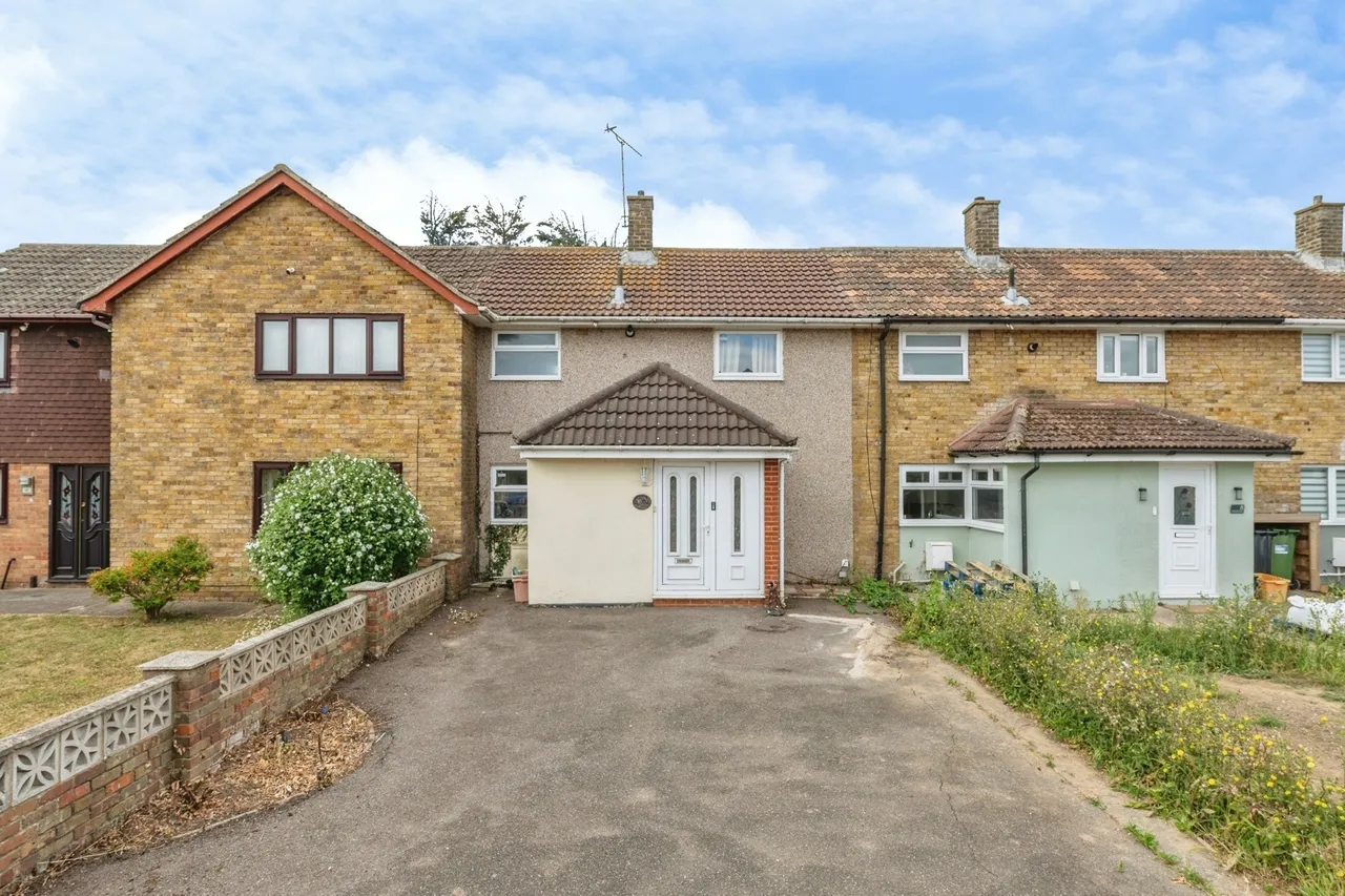 2 bed house for sale — Chesterford Gardens, Basildon, SS14