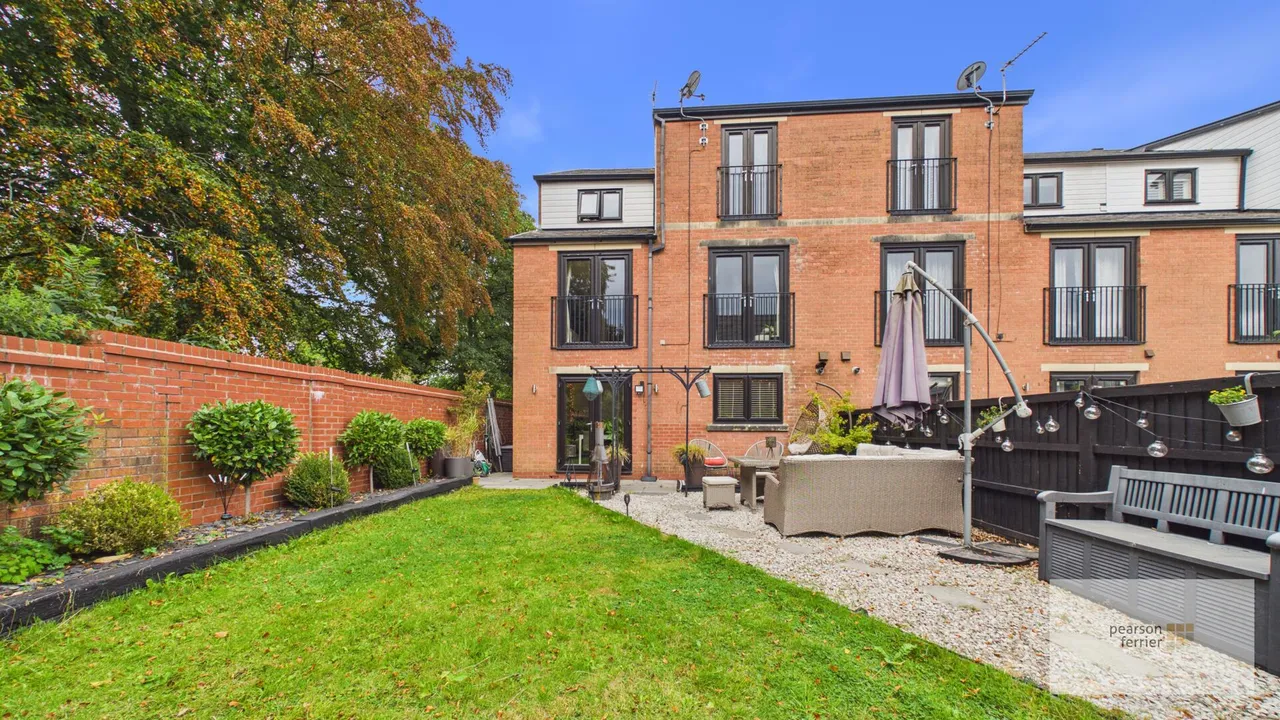 Walmersley Road, Bury, BL9 5JD, photo 2