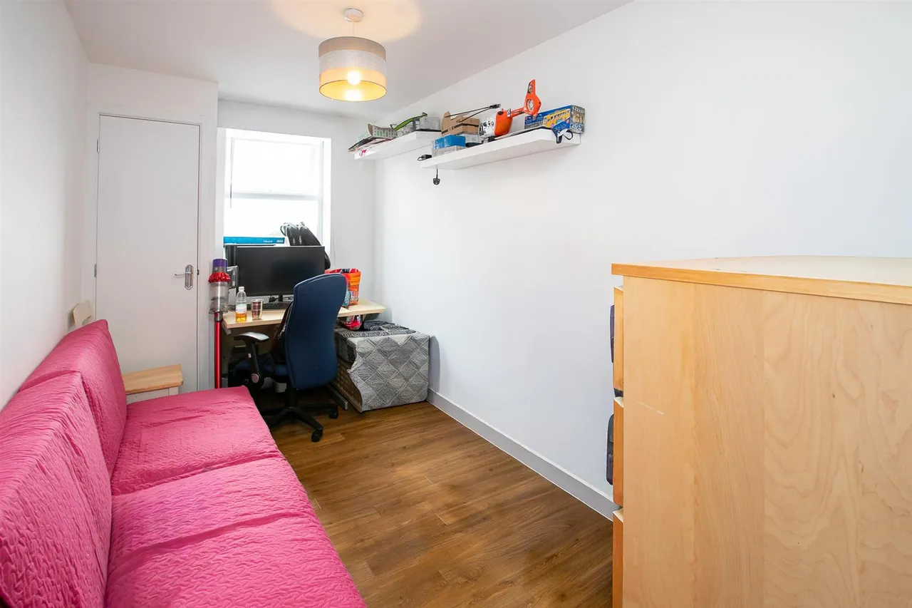 Cloatley Crescent, Royal Wootton Bassett, photo 6
