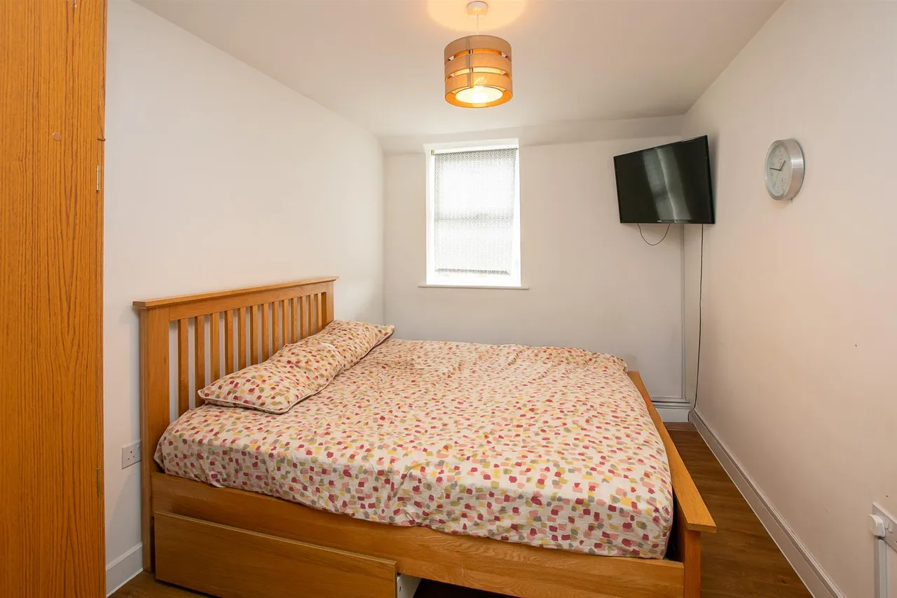 Cloatley Crescent, Royal Wootton Bassett, photo 5