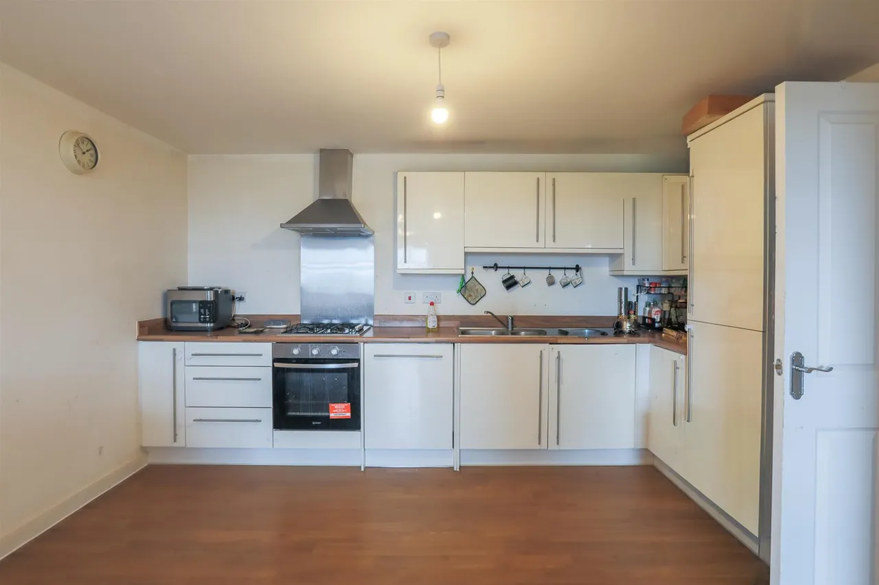 Cloatley Crescent, Royal Wootton Bassett, photo 2