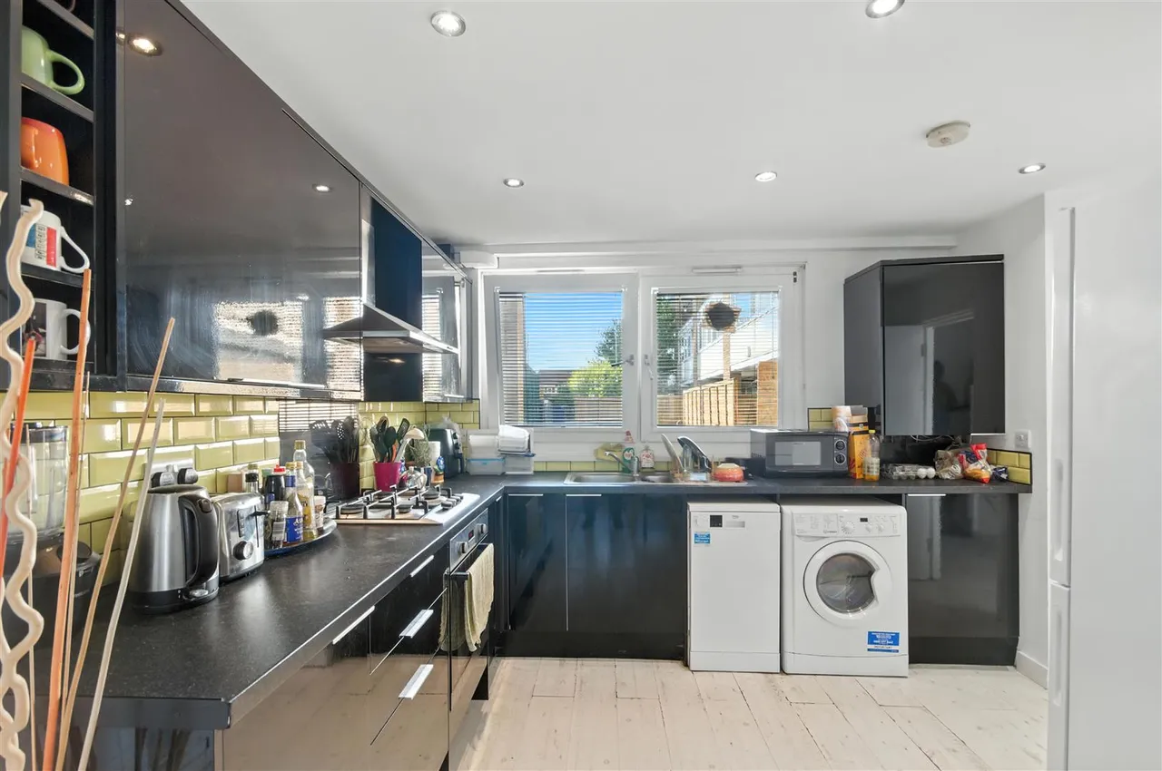 4 bed flat to rent — Morpeth Street, London, E2 0PS
