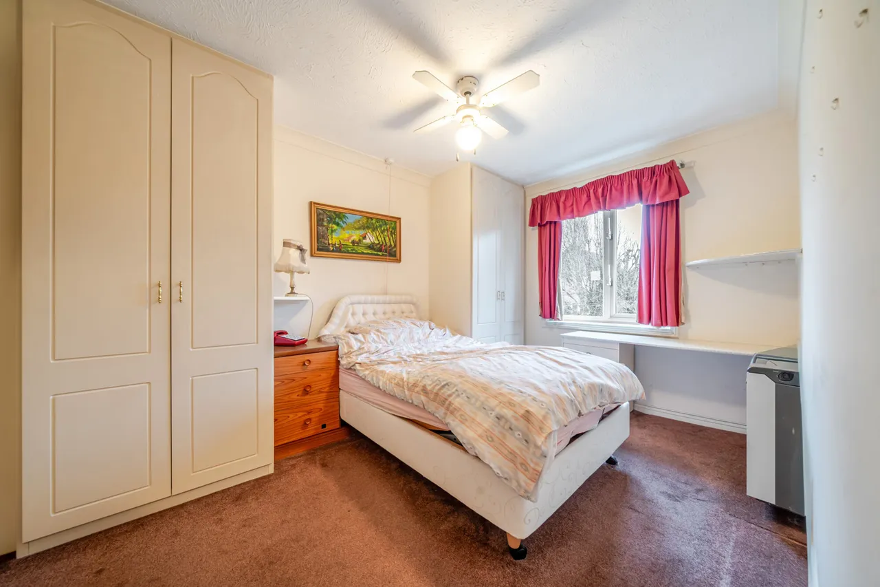 Du Cros Drive, HA7, photo 6