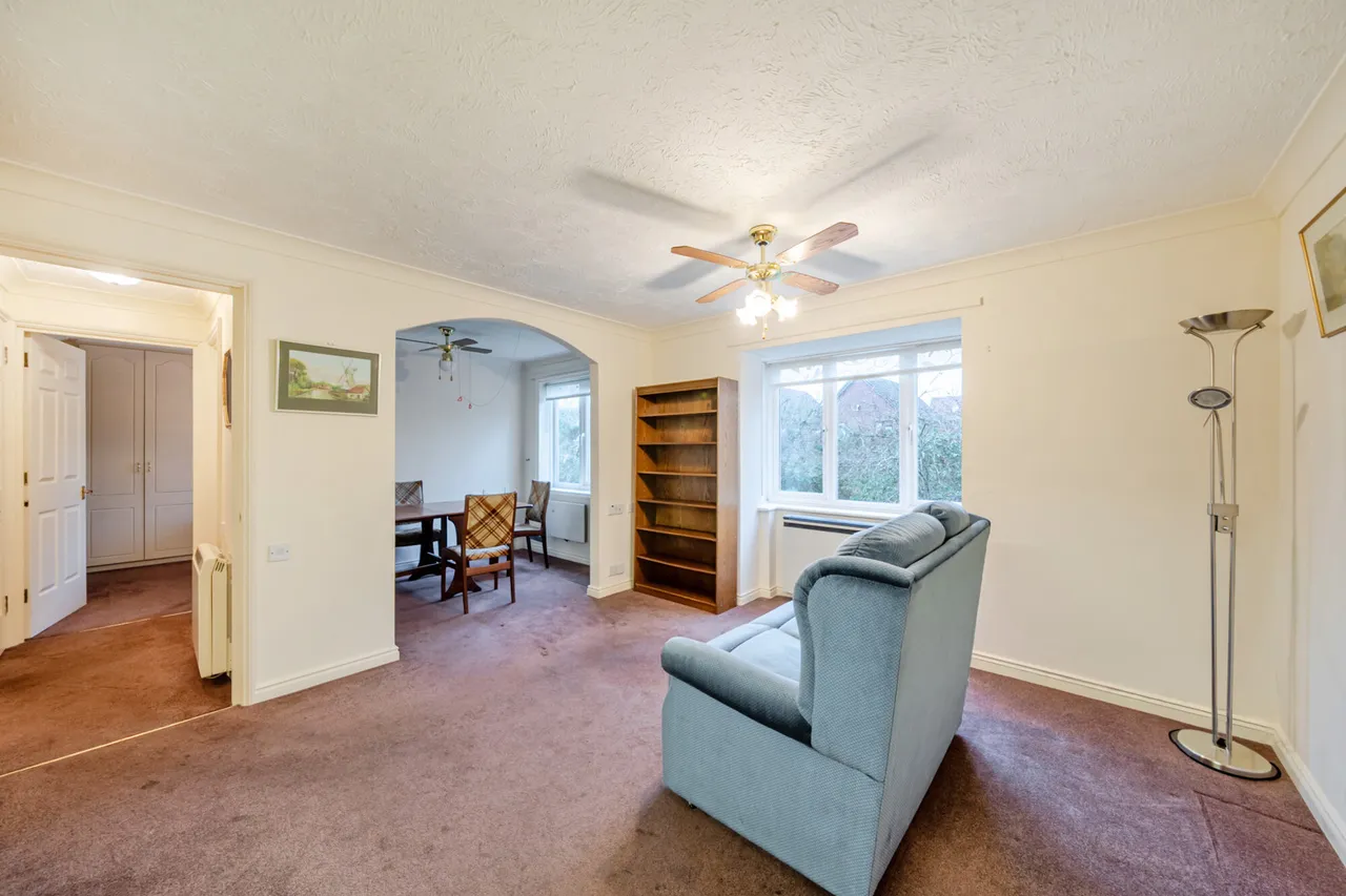 Du Cros Drive, HA7, photo 2