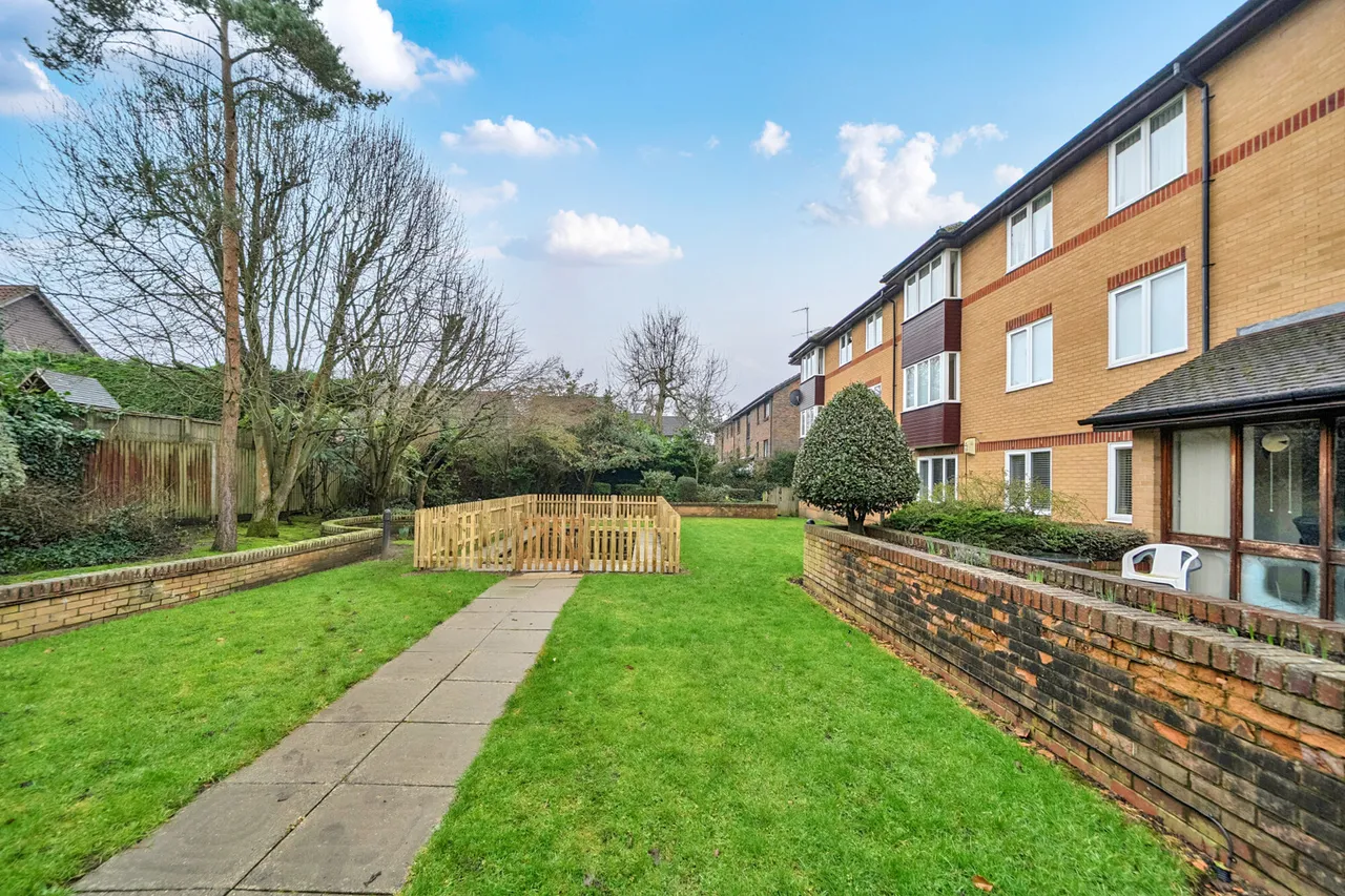 Du Cros Drive, HA7, photo 10