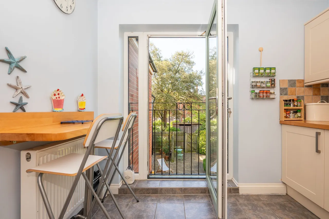 First Floor Apartment in Wells-next-t, photo 12