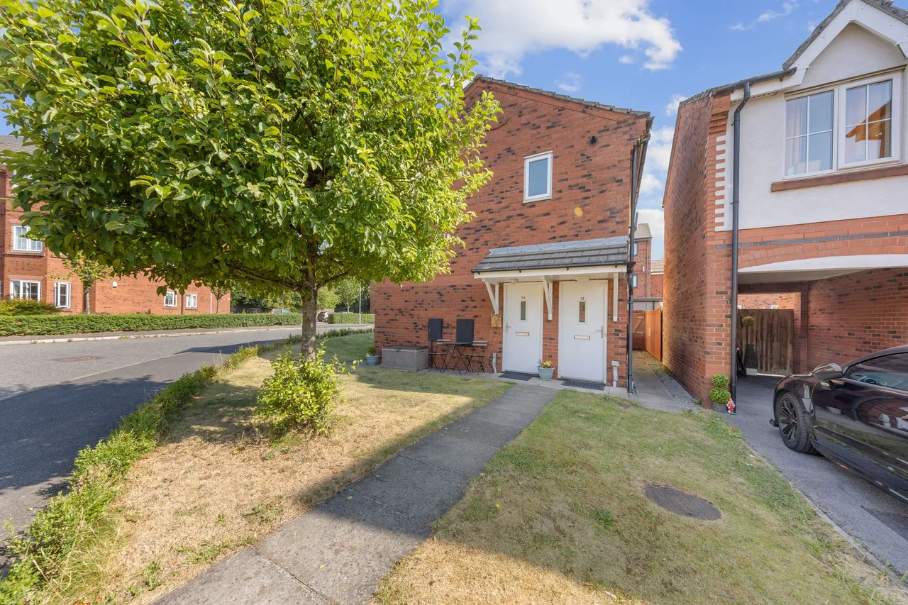 2 bed flat for sale — Thorneycroft Drive, Warrington, Warrington, WA1 3FW