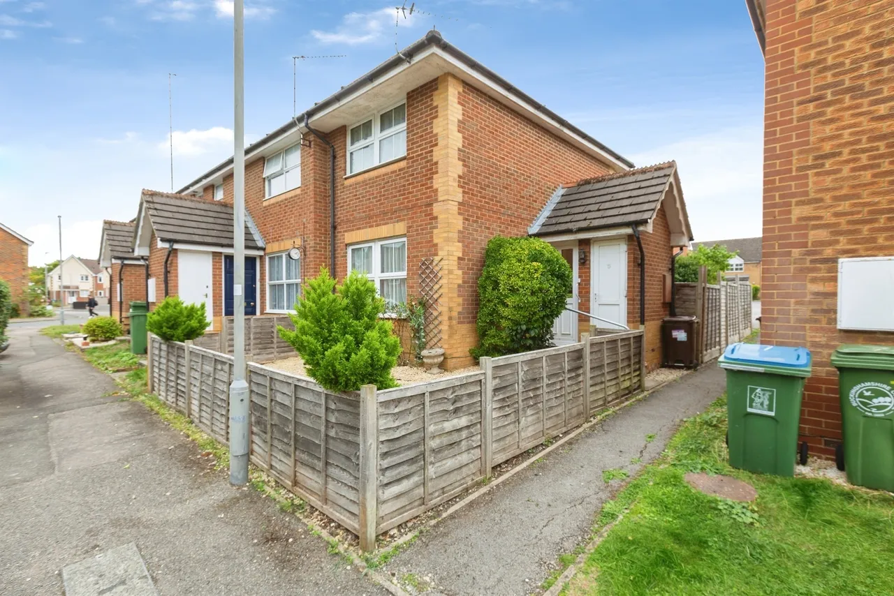 Rowan Close, Aylesbury, HP21, photo 14