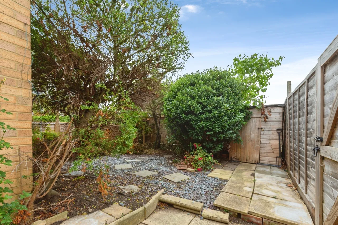Rowan Close, Aylesbury, HP21, photo 13