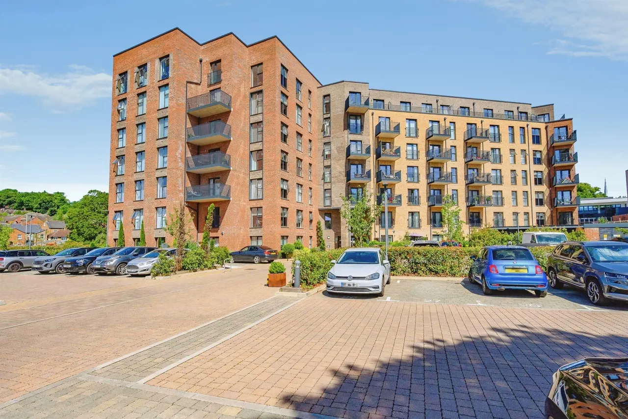 2 bed flat for sale — Dacorum Way, Hemel Hempstead