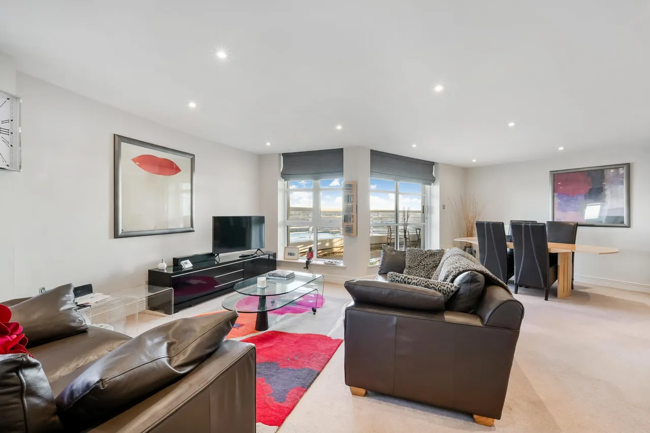 Barrier Point Road, London, E16, photo 6
