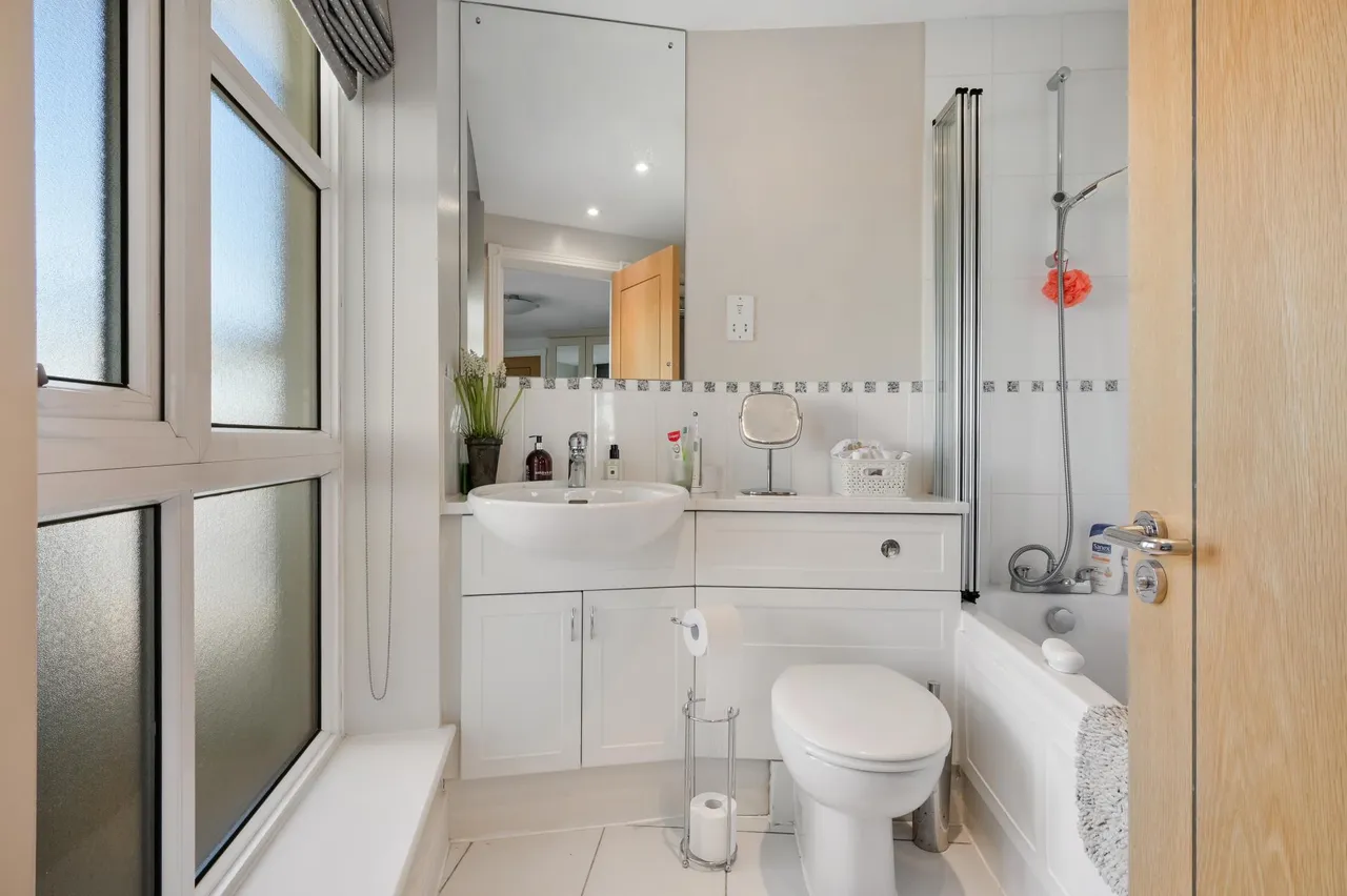 Barrier Point Road, London, E16, photo 13