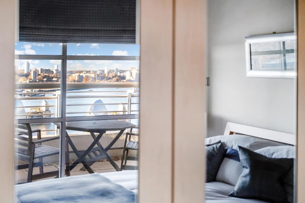 Barrier Point Road, London, E16, photo 10
