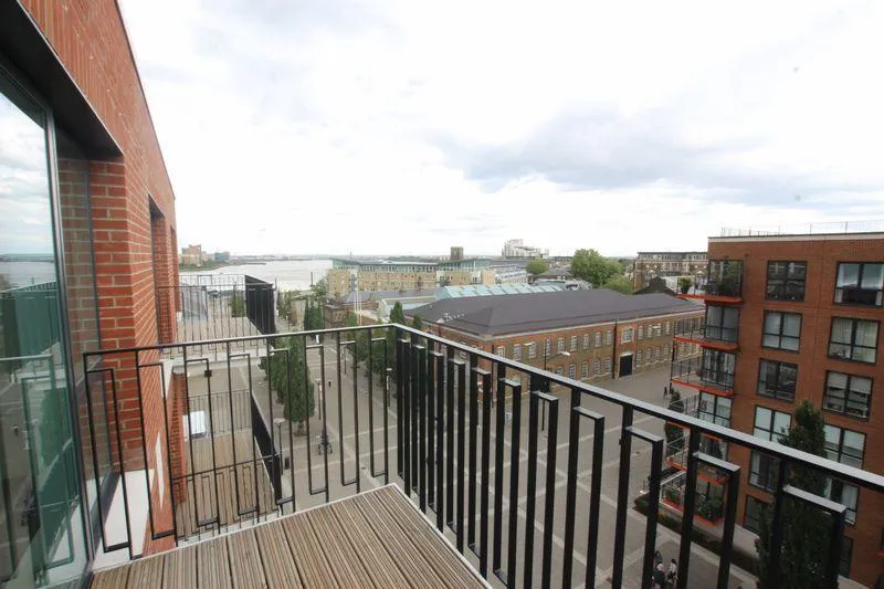 Europa House, Street, SE18, photo 2