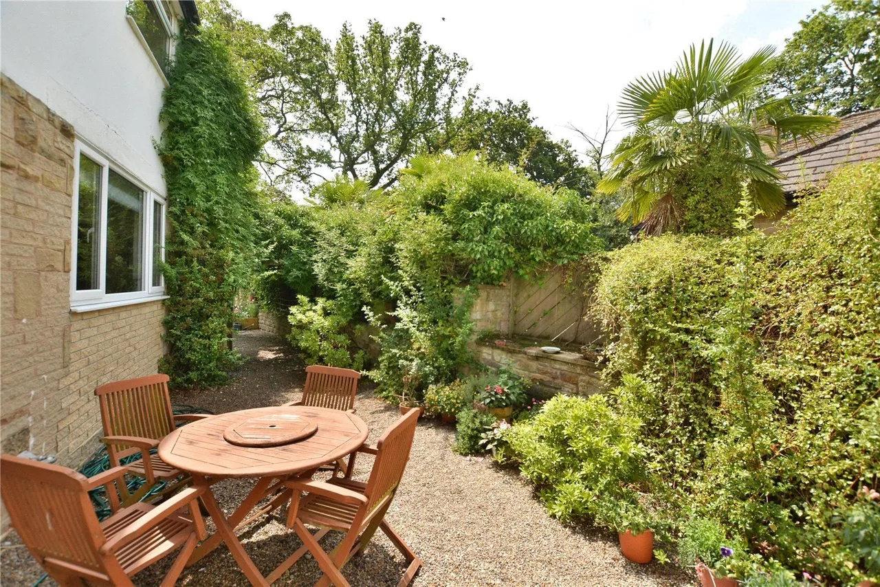 Heather Gardens, Scarcroft, LS14, photo 16