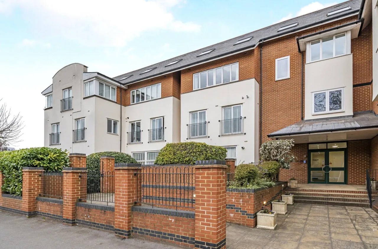 2 bed flat for sale, Church Street, Walton-On-Thames, KT12