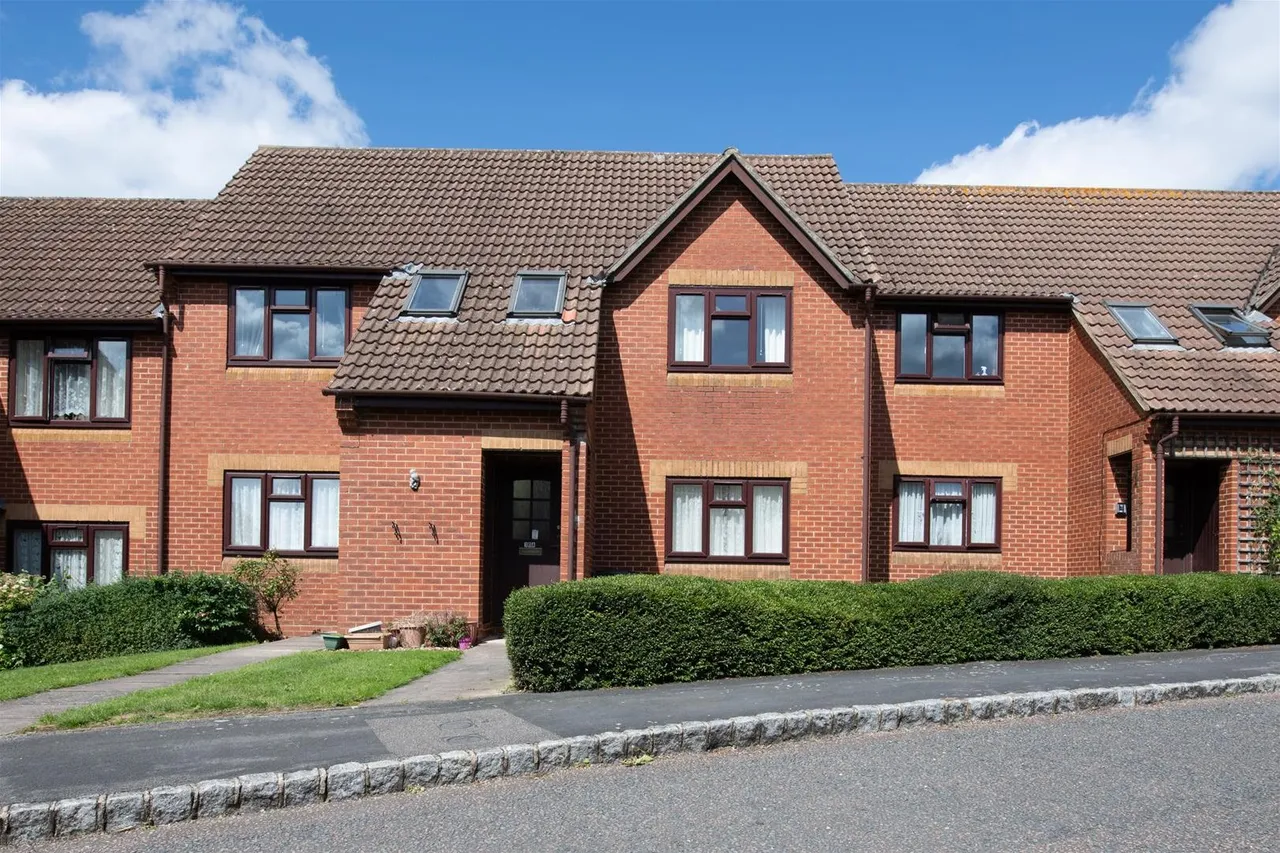2 bed flat for sale, Lansdowne Way, High Wycombe, HP11