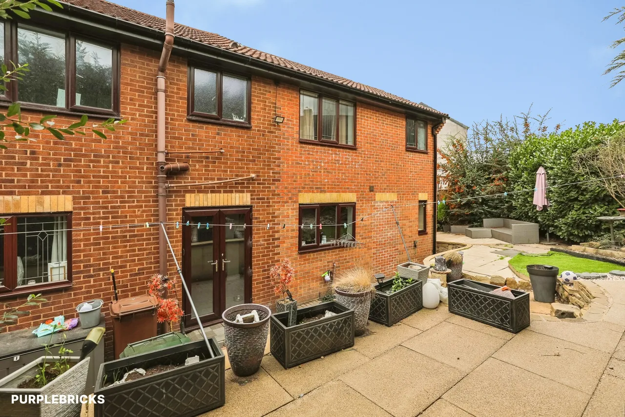 Reed Close, Barnsley, S73, photo 20