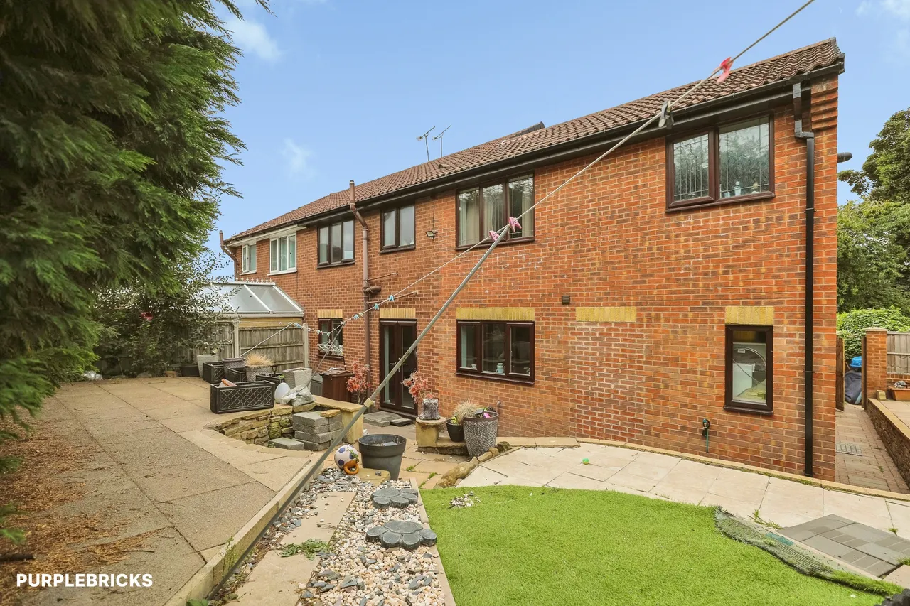Reed Close, Barnsley, S73, photo 21
