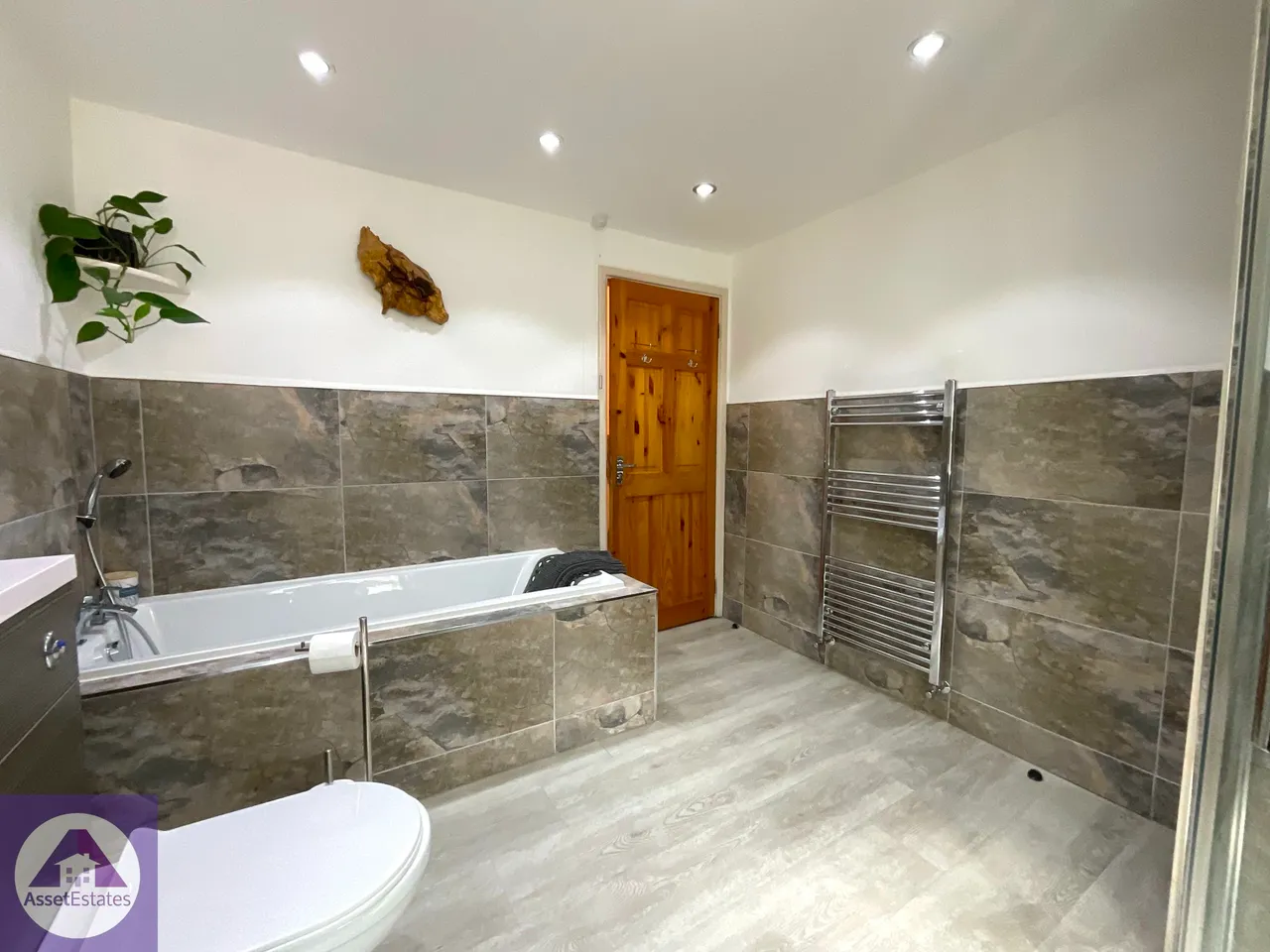 Bryngwyn Road, Six Bells, photo 7