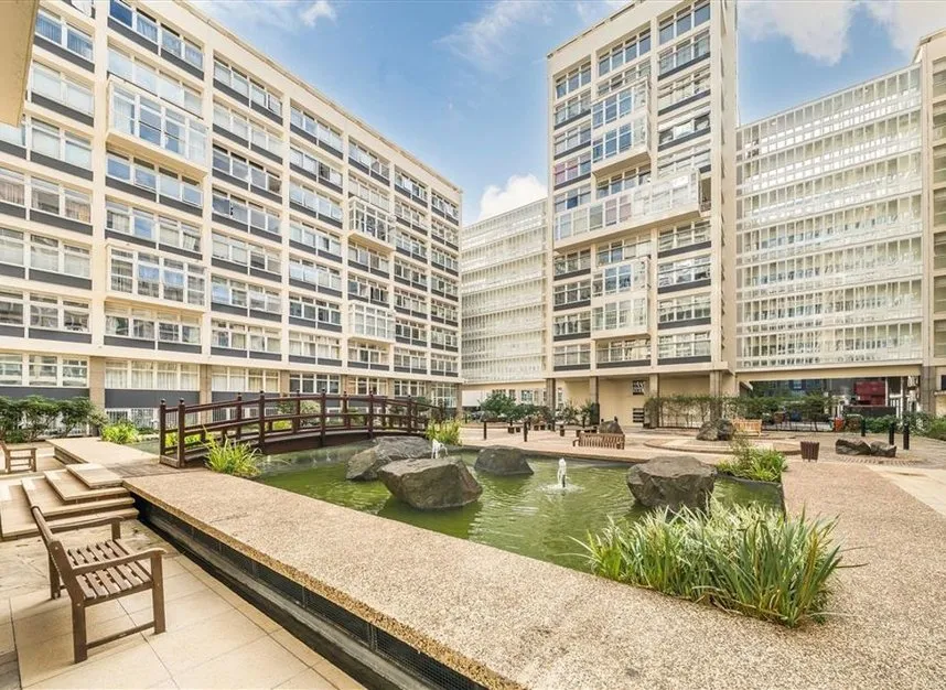Newington Causeway, Elephant & Castle, SE1, photo 7