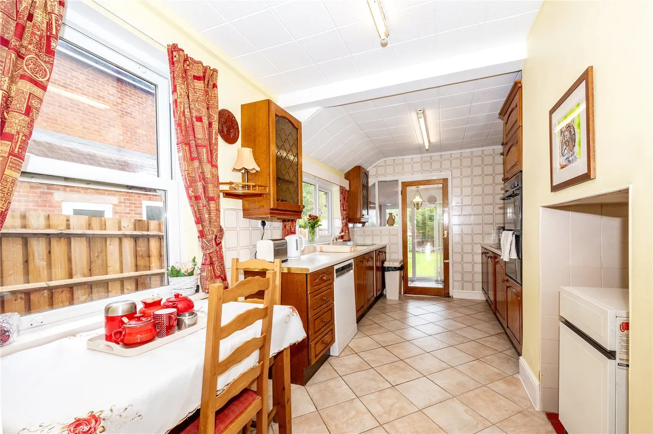 Birchfield Road, Headless Cross, Redditch, Worcestershire, B97 4NA, photo 9