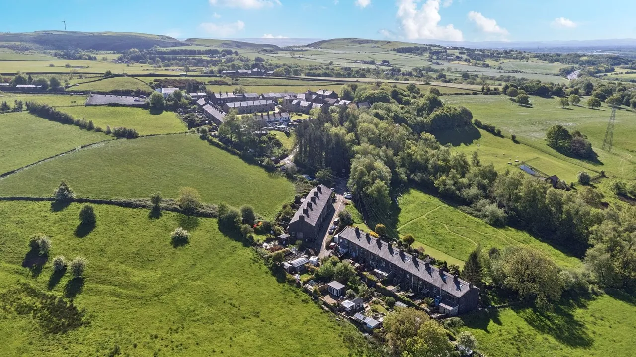 Mount Pleasant, Nangreaves, BL9, photo 2