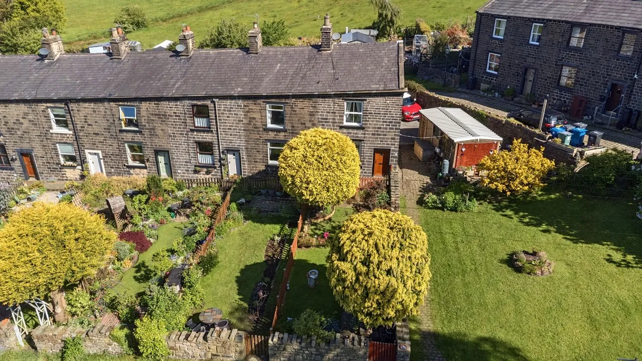 2 bed house for sale, Mount Pleasant, Nangreaves, BL9