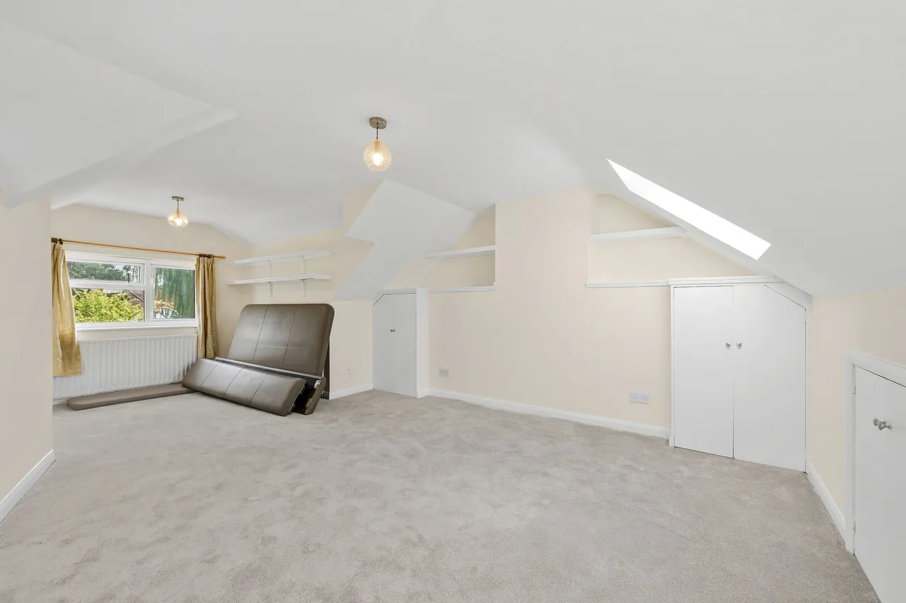 Beverley Avenue, London, SW20, photo 15