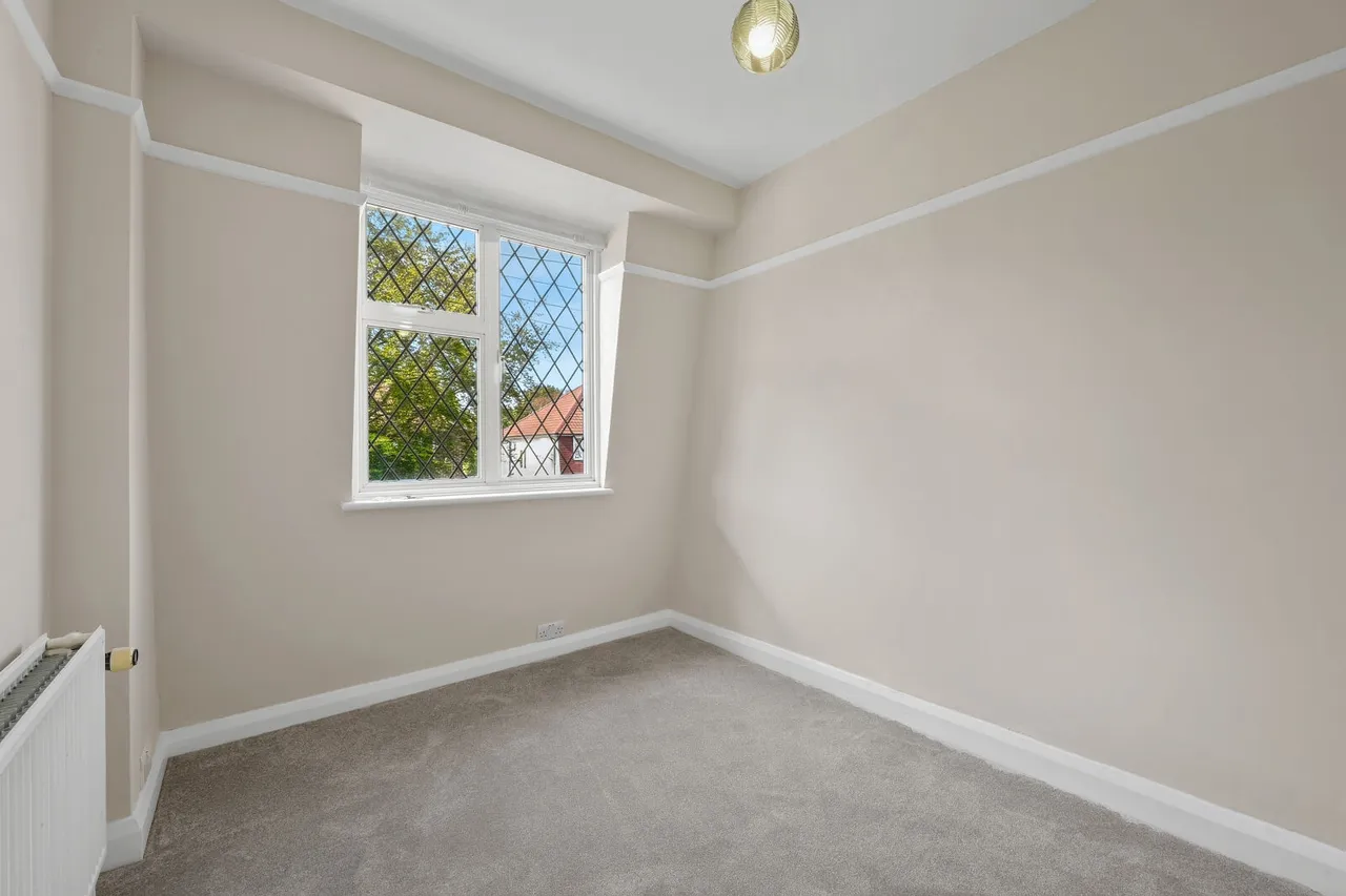 Beverley Avenue, London, SW20, photo 13