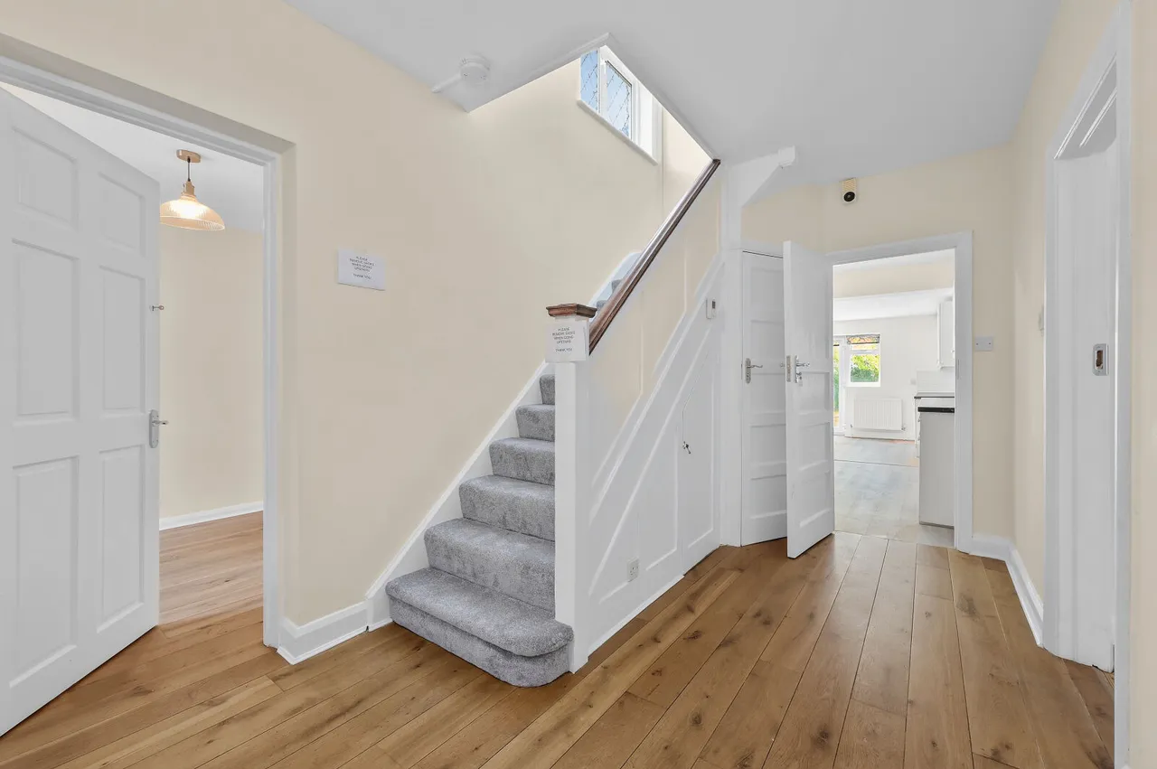 Beverley Avenue, London, SW20, photo 11