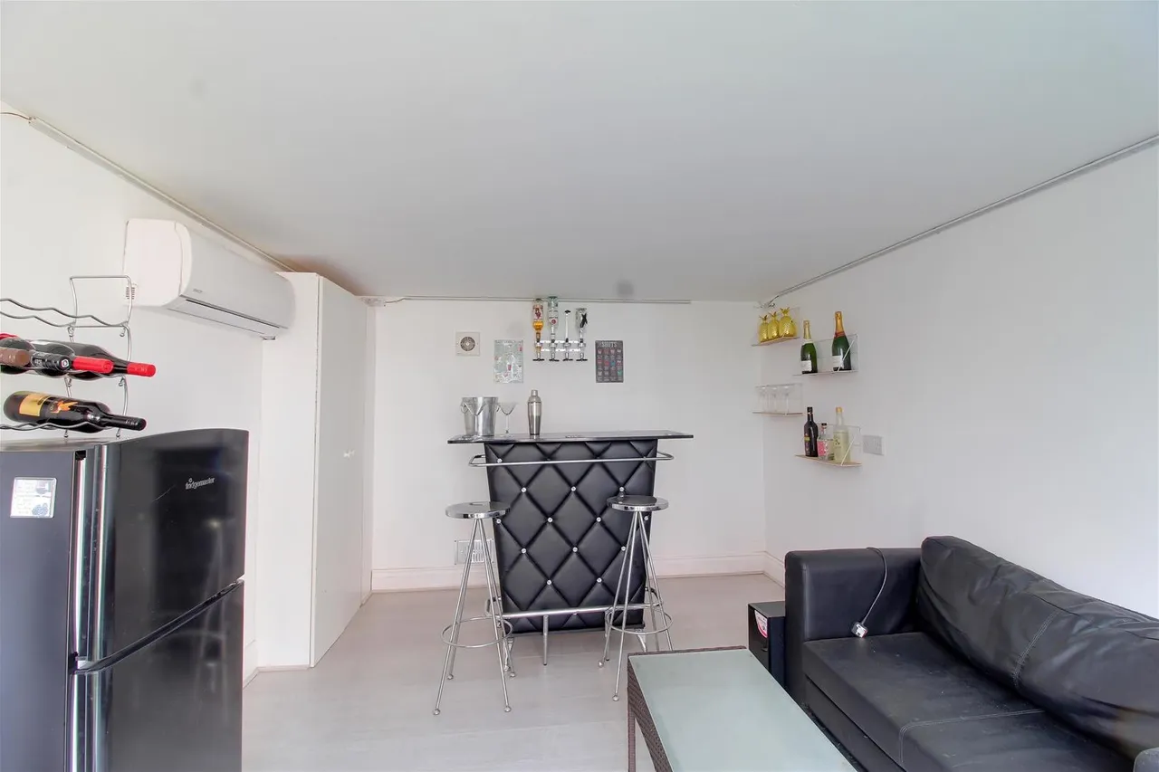 Dixons Hill Road, Welham Green, AL9, photo 22