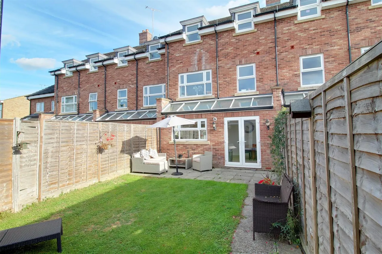 Dixons Hill Road, Welham Green, AL9, photo 4