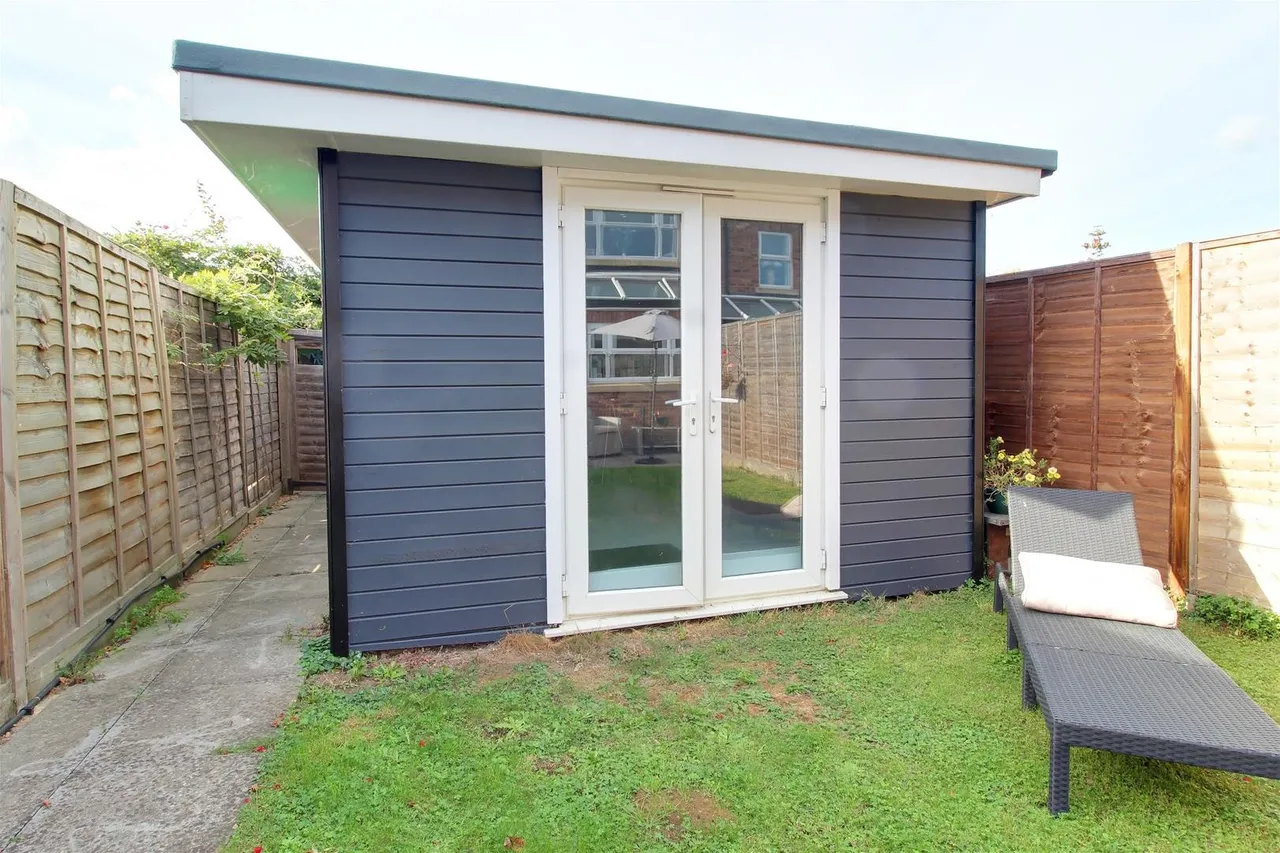 Dixons Hill Road, Welham Green, AL9, photo 21