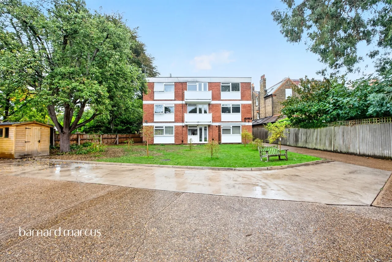 2 bed flat for sale, Tring Avenue, London, W5