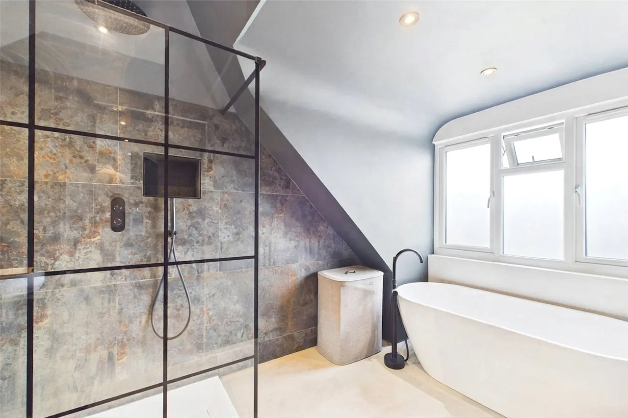 Grasmere Road, Lightwater, GU18, photo 9