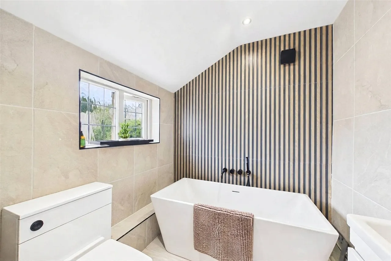 Grasmere Road, Lightwater, GU18, photo 12