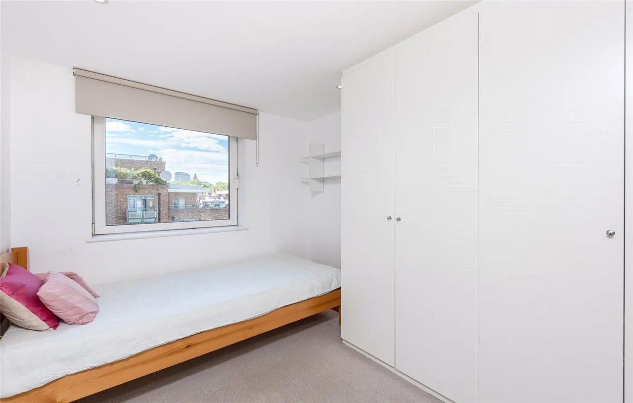 Vauxhall Bridge Road, London, SW1V, photo 7