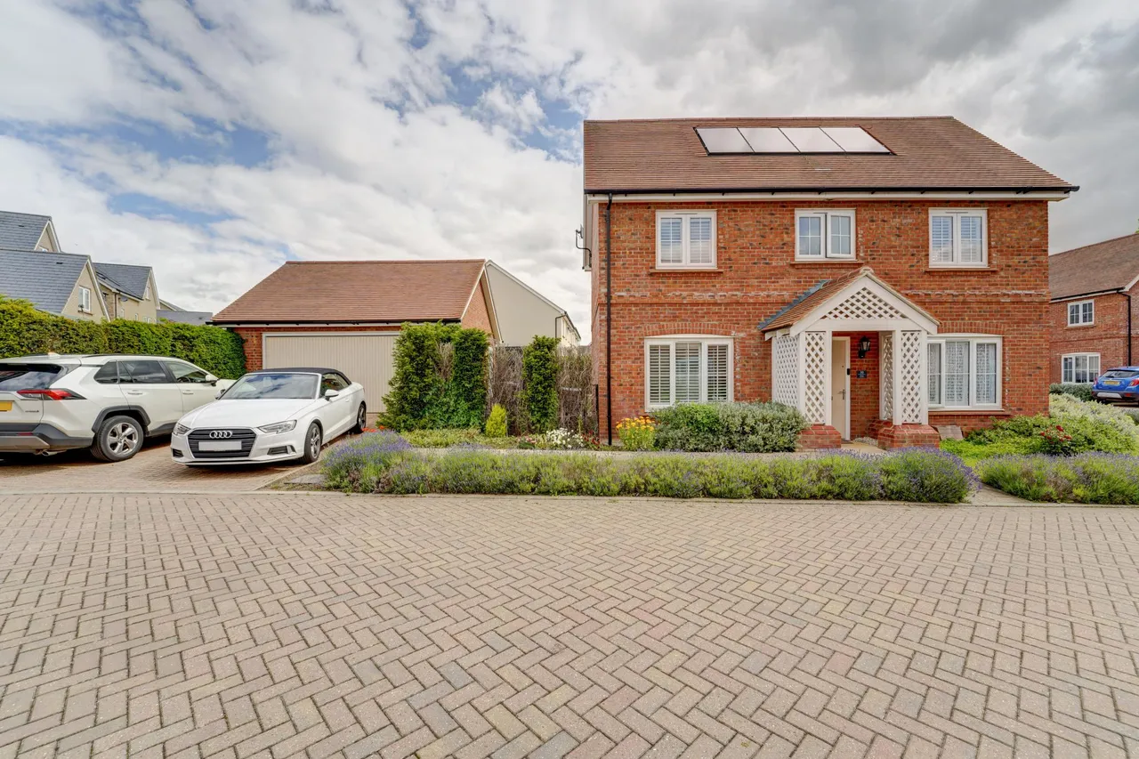Walnut Tree Way, Shefford, SG17, photo 17