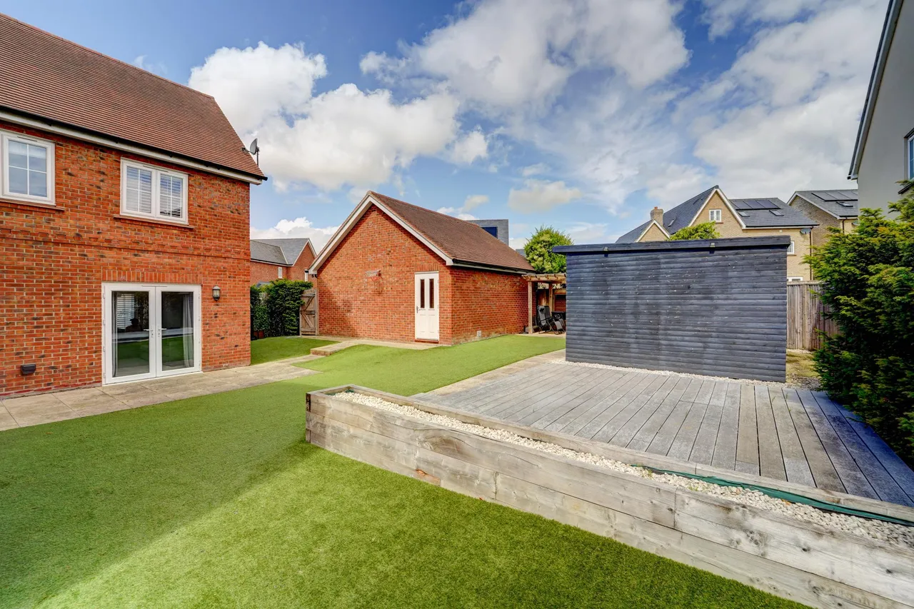 Walnut Tree Way, Shefford, SG17, photo 43