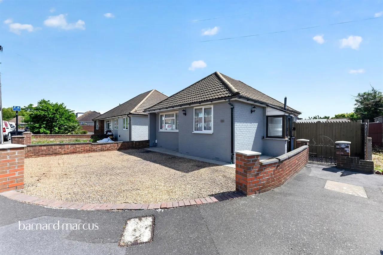 2 bed house for sale, Bedfont Close, Feltham, TW14