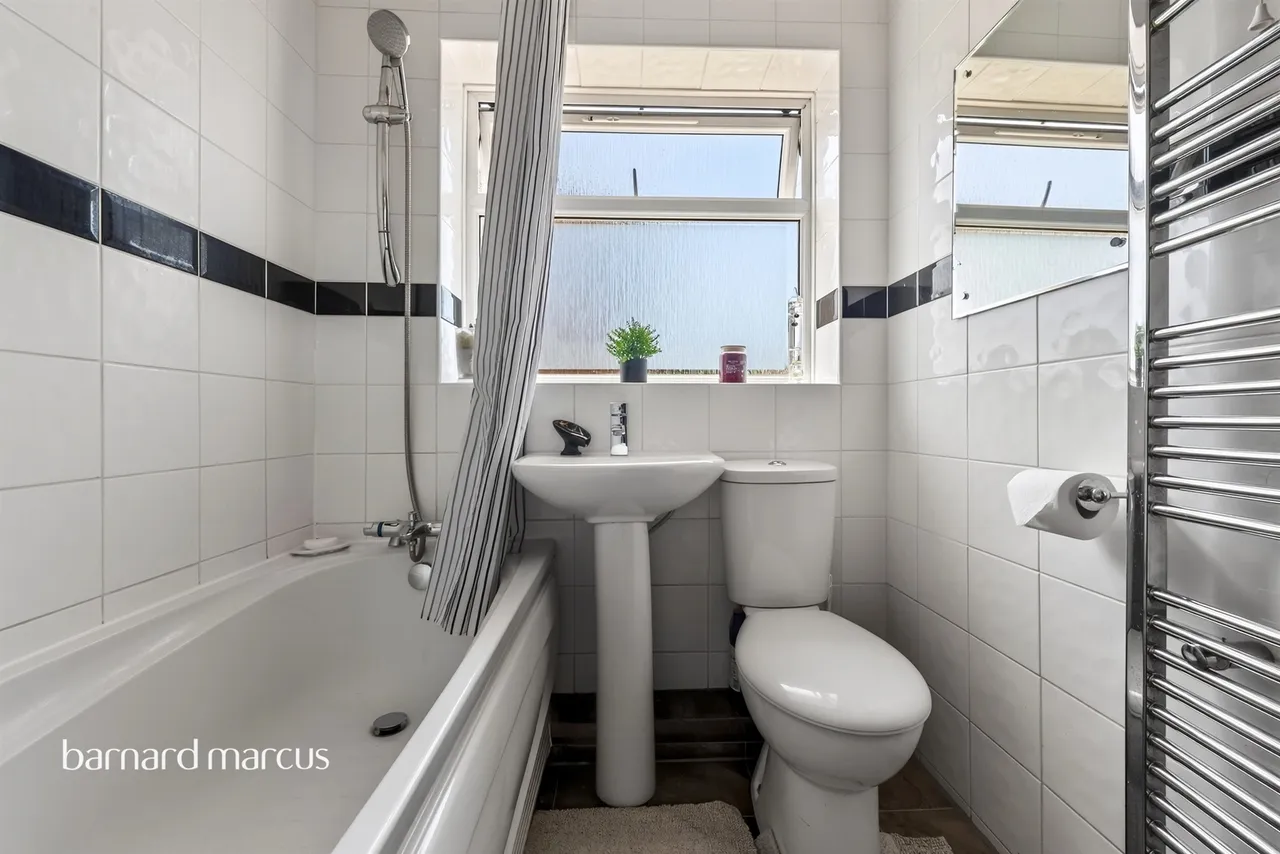 Bedfont Close, Feltham, TW14, photo 9